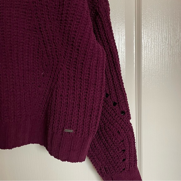 Hollister Maroon Mock Neck Chenille Sweater - Picture 4 of 7